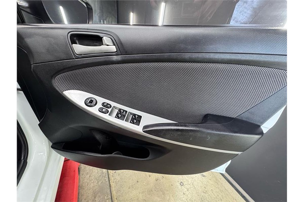 2013 Hyundai ACCENT ACTIVE RB
