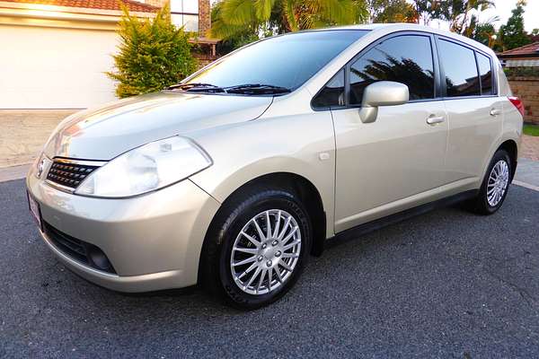 2009 Nissan Tiida ST C11