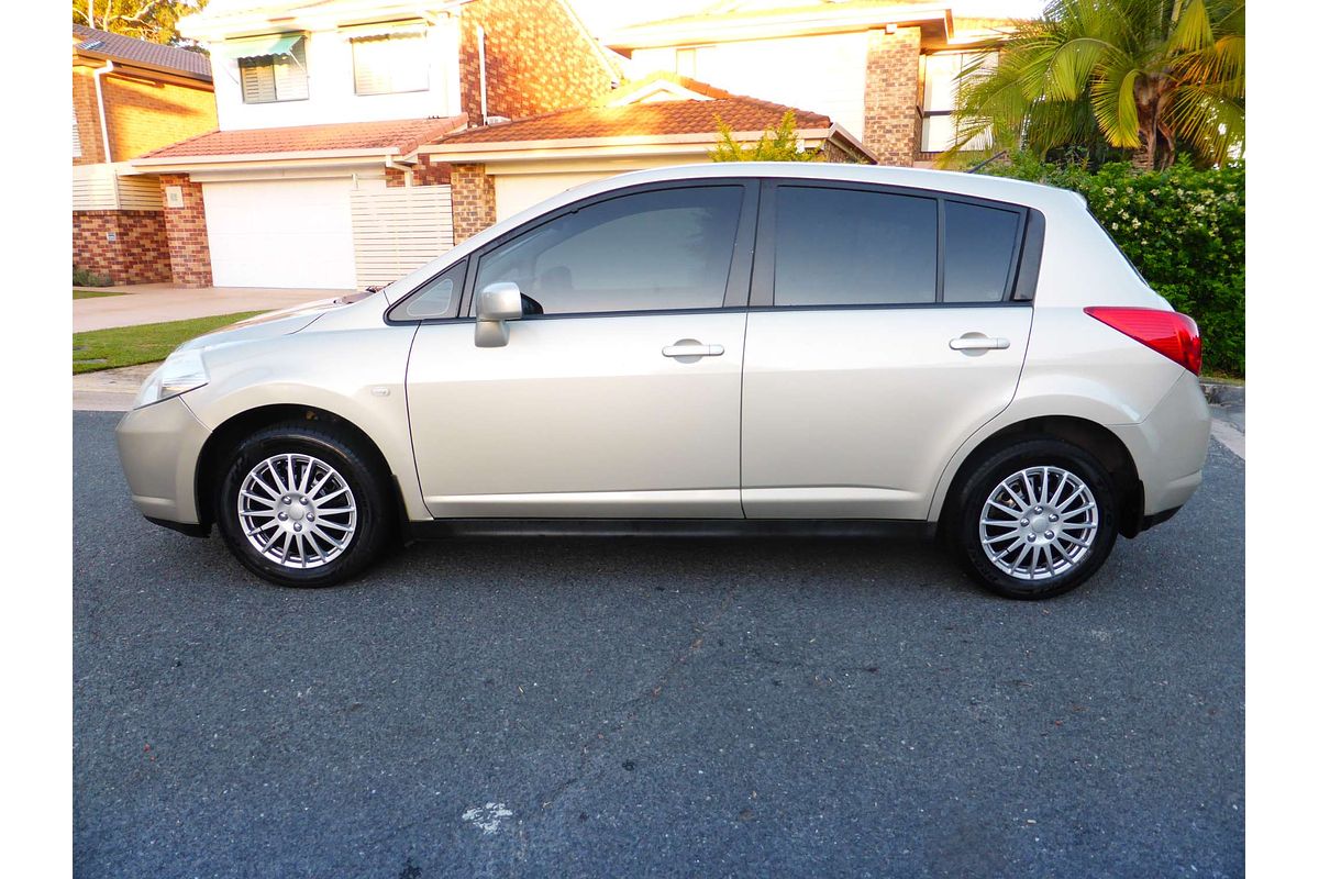 2009 Nissan Tiida ST C11