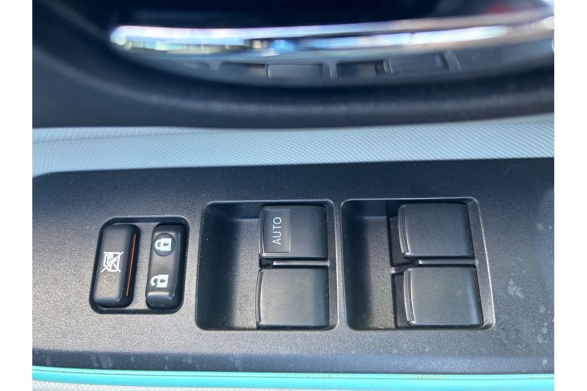 2012 Toyota Prius C NHP10R