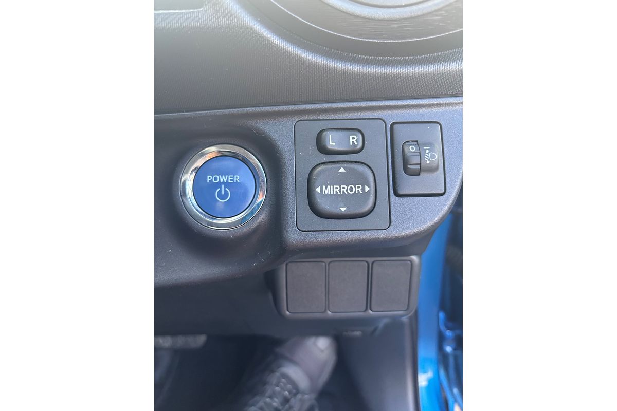 2012 Toyota Prius C NHP10R