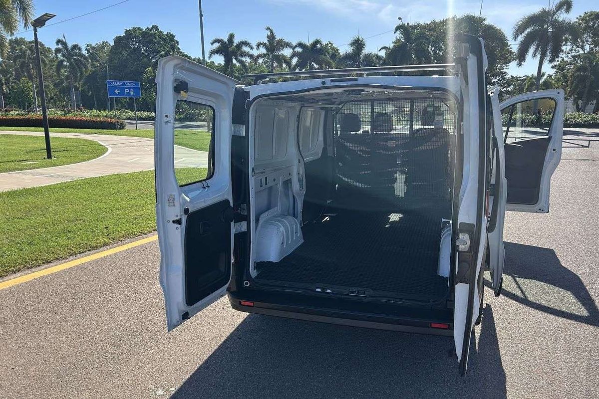 2020 Mitsubishi Express GLX SN LWB