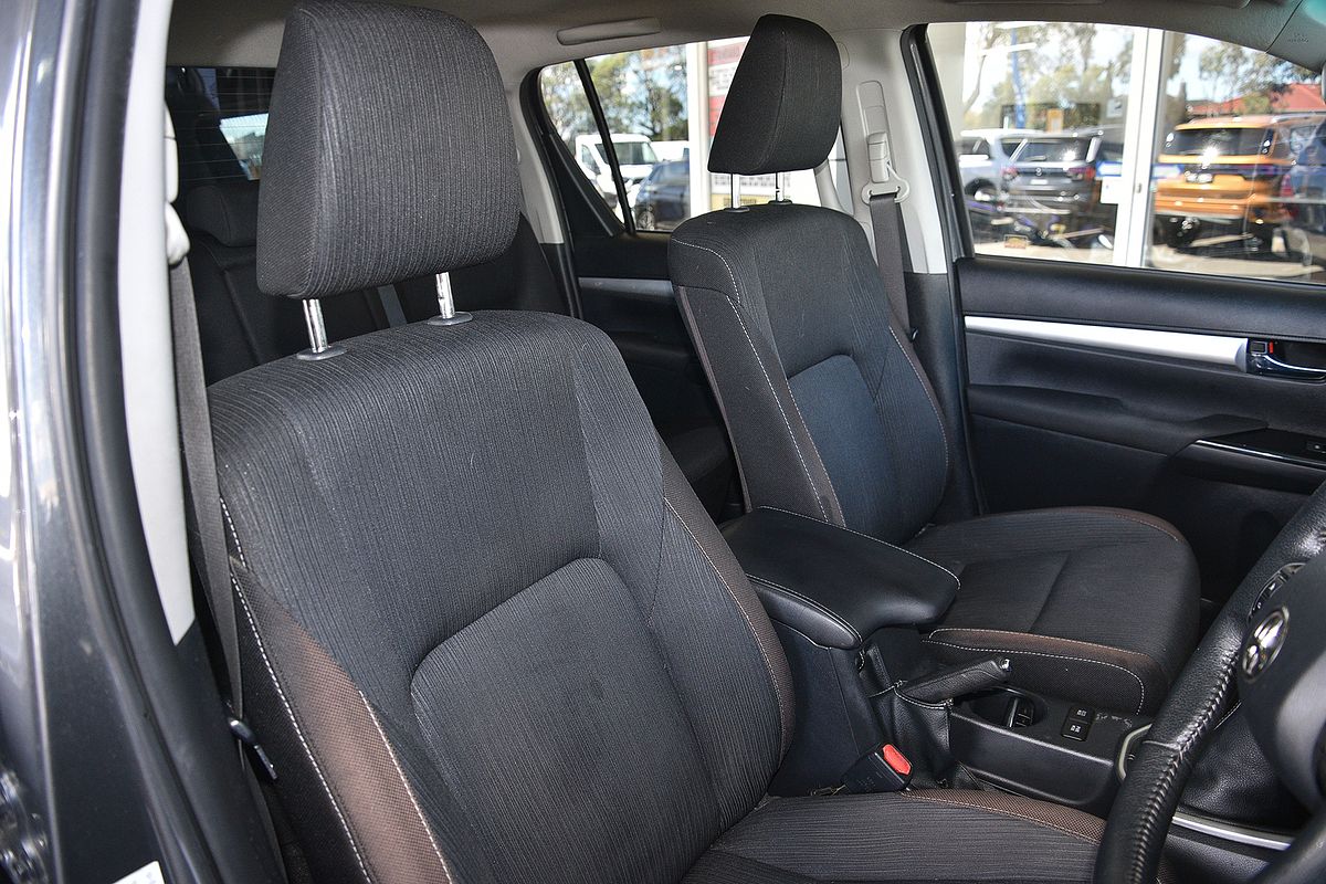 2020 Toyota Hilux SR5 GUN126R 4X4