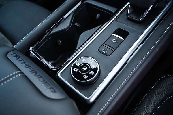 2024 Nissan Pathfinder ST-L R53