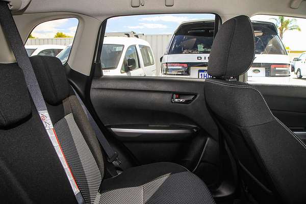 2024 Suzuki Vitara Shadow LY Series II