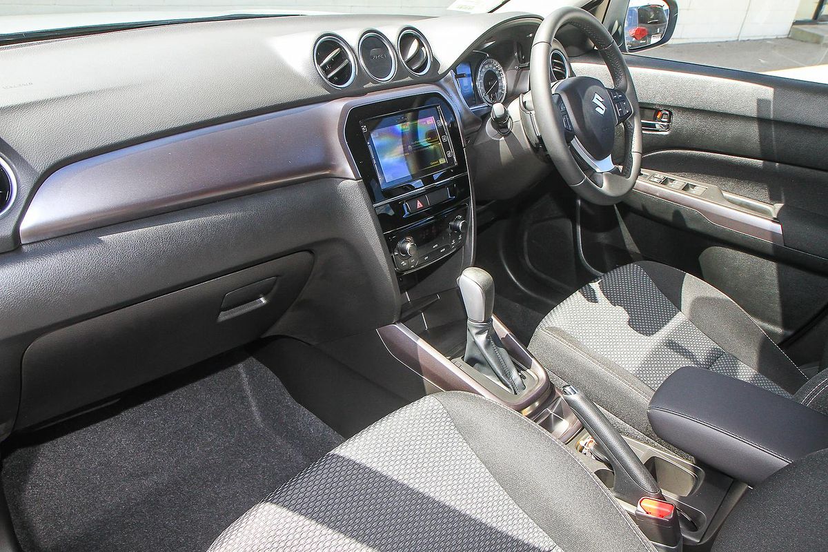 2024 Suzuki Vitara Shadow LY Series II