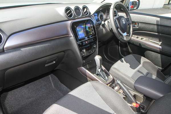 2024 Suzuki Vitara Shadow LY Series II