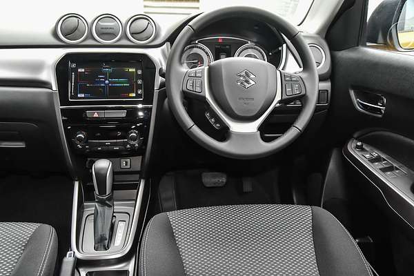 2024 Suzuki Vitara Shadow LY Series II