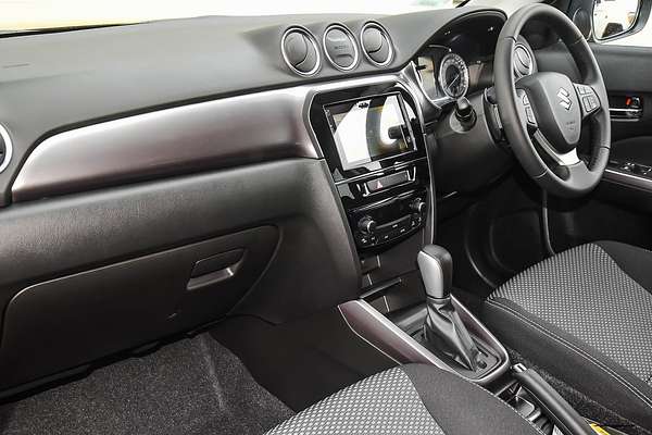 2024 Suzuki Vitara Shadow LY Series II