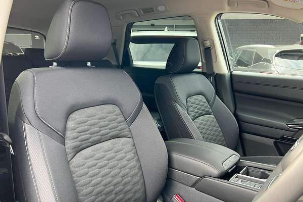 2024 Nissan Pathfinder ST-L R53