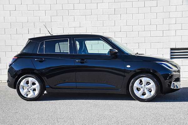 2025 Suzuki Swift Hybrid Plus UZ