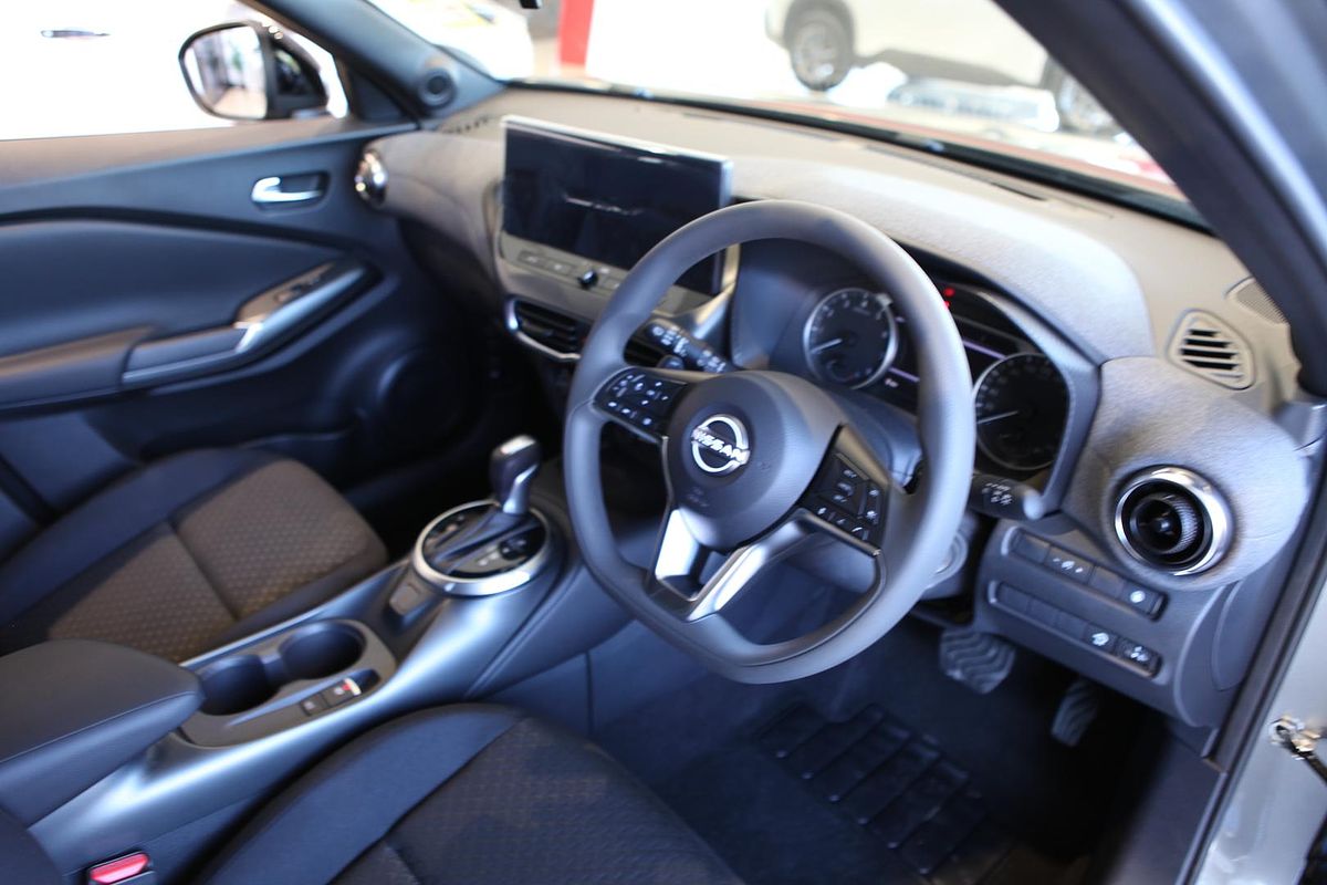 2025 Nissan JUKE ST+ F16