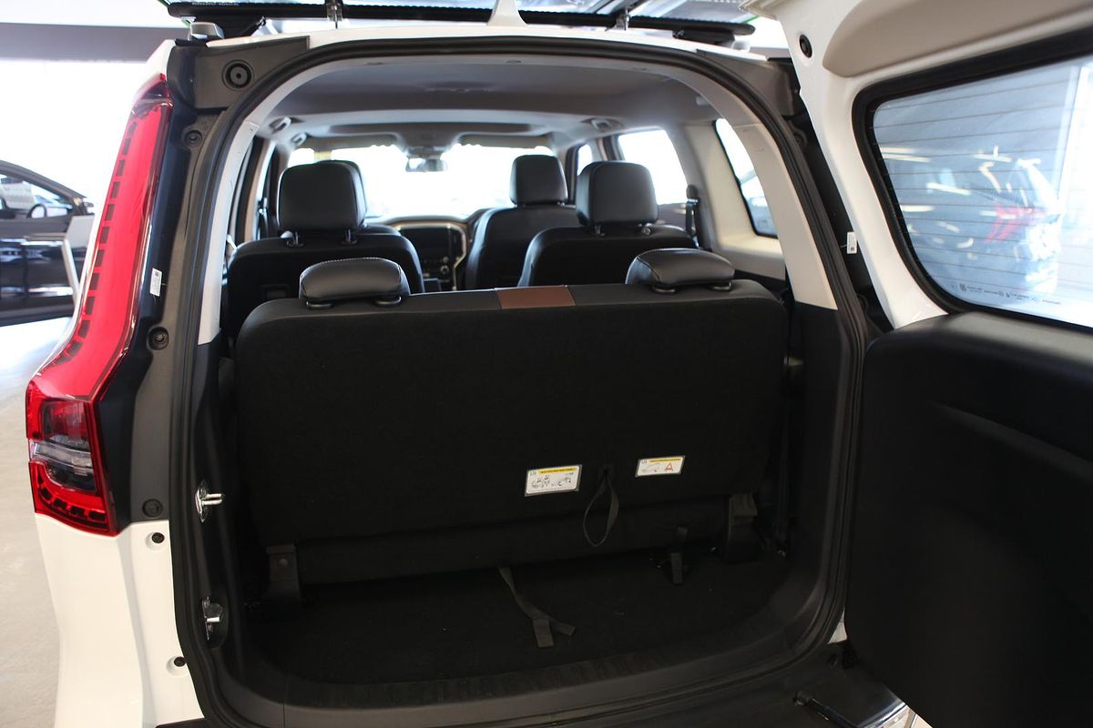 2023 Mahindra Scorpio Z8