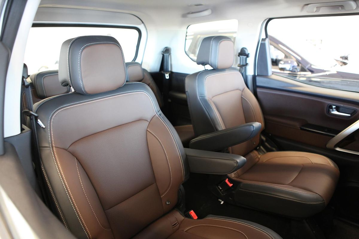 2023 Mahindra Scorpio Z8