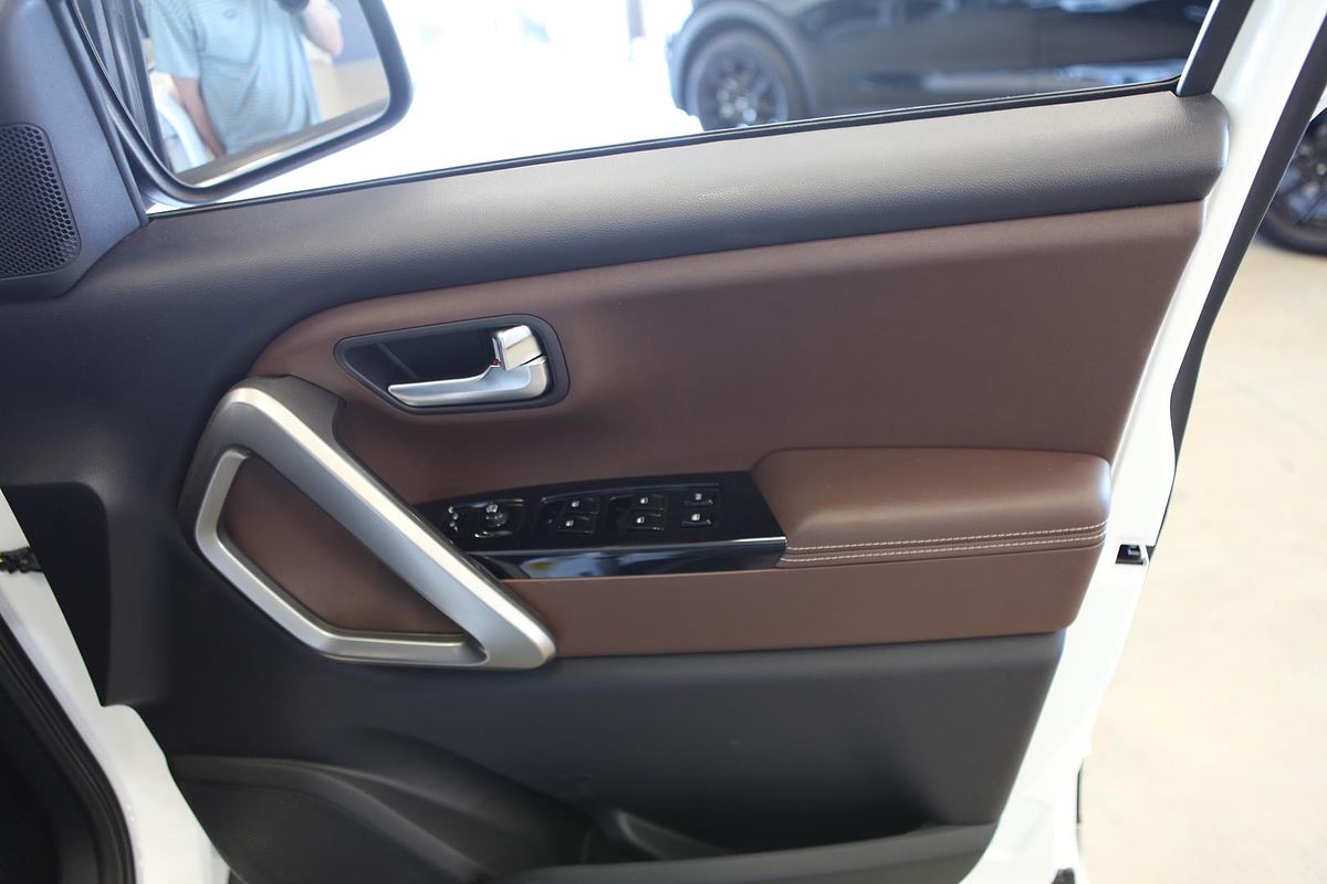 2023 Mahindra Scorpio Z8