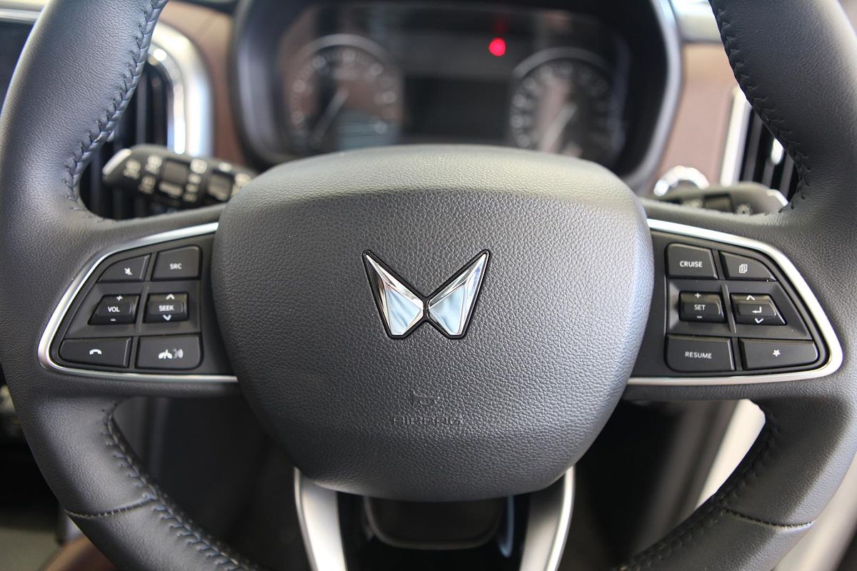 2023 Mahindra Scorpio Z8