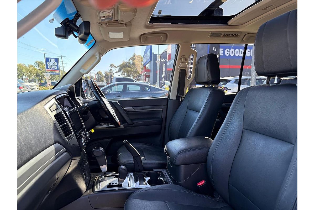 2016 Mitsubishi Pajero Exceed NX