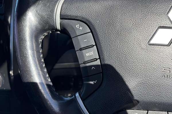 2016 Mitsubishi Pajero Exceed NX