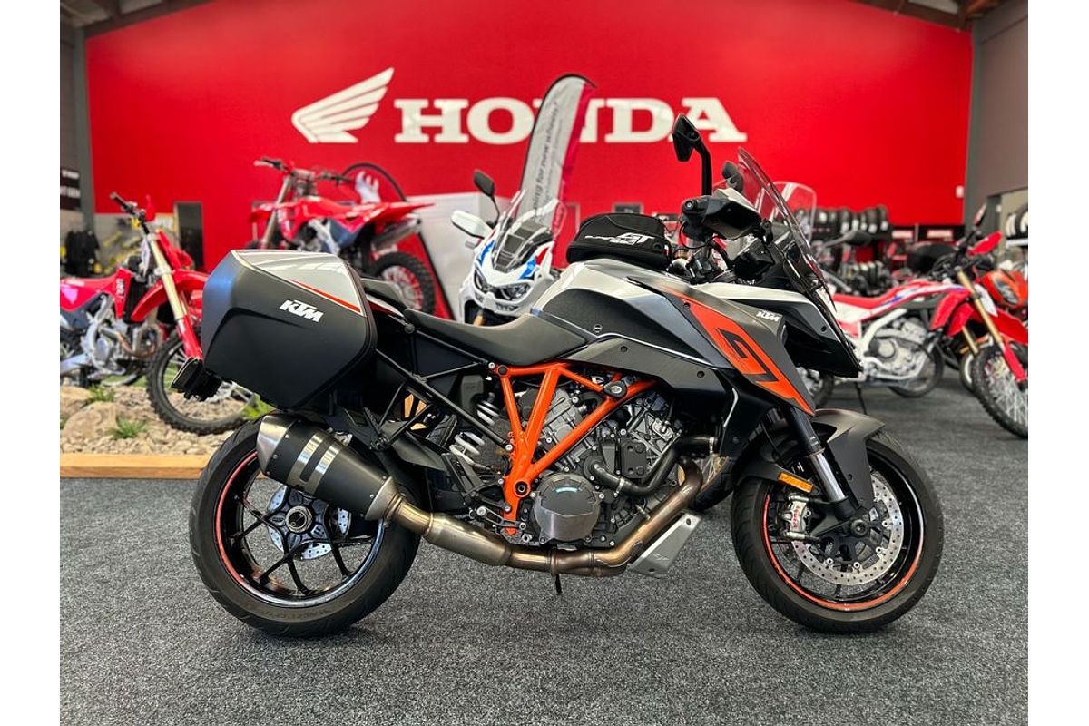 2016 KTM 1290 SUPERDUKE GT