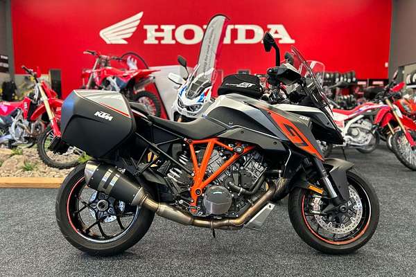 2016 KTM 1290 SUPERDUKE GT