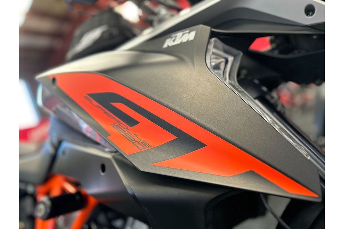 2016 KTM 1290 SUPERDUKE GT
