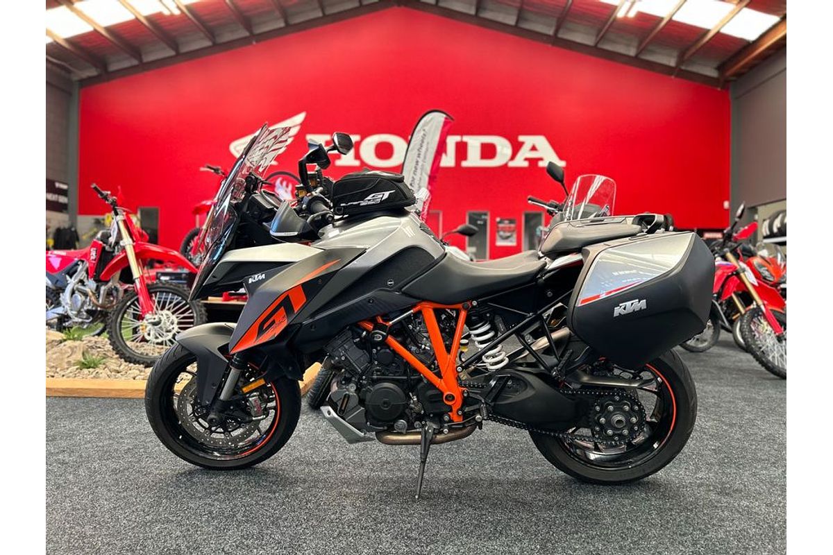 2016 KTM 1290 SUPERDUKE GT