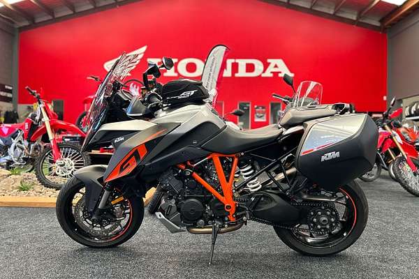 2016 KTM 1290 SUPERDUKE GT