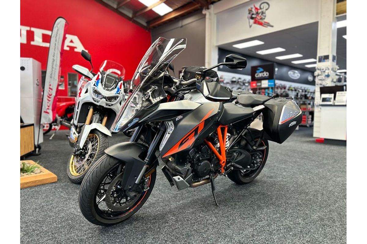 2016 KTM 1290 SUPERDUKE GT