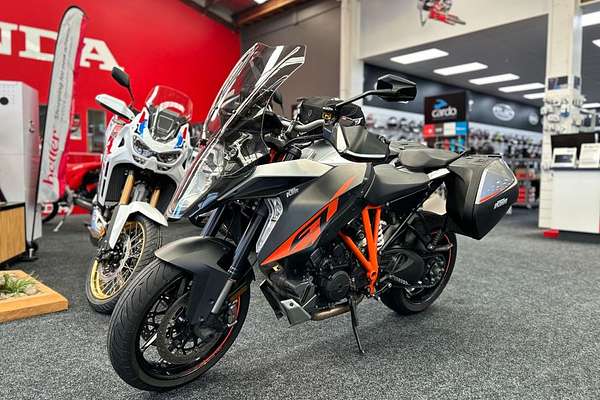 2016 KTM 1290 SUPERDUKE GT