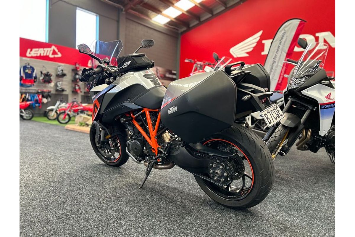 2016 KTM 1290 SUPERDUKE GT