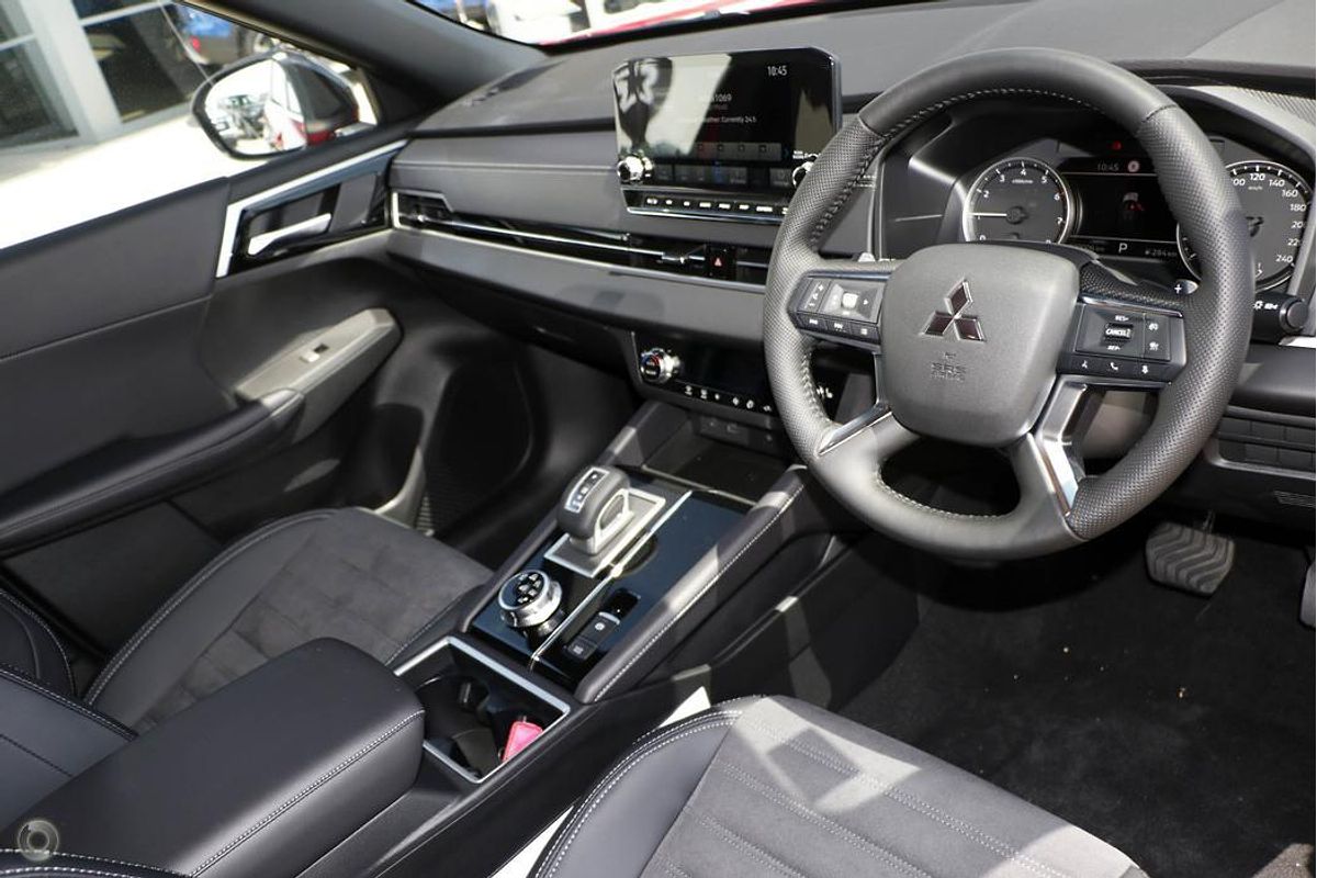2024 Mitsubishi Outlander LS ZM