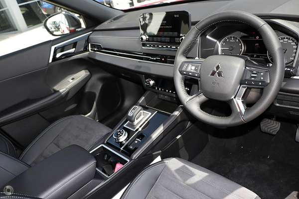 2024 Mitsubishi Outlander LS ZM