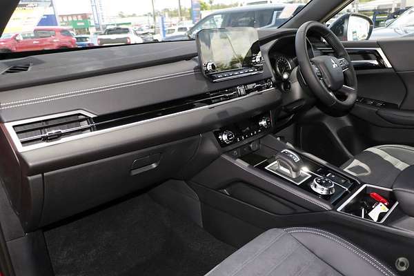 2024 Mitsubishi Outlander LS ZM