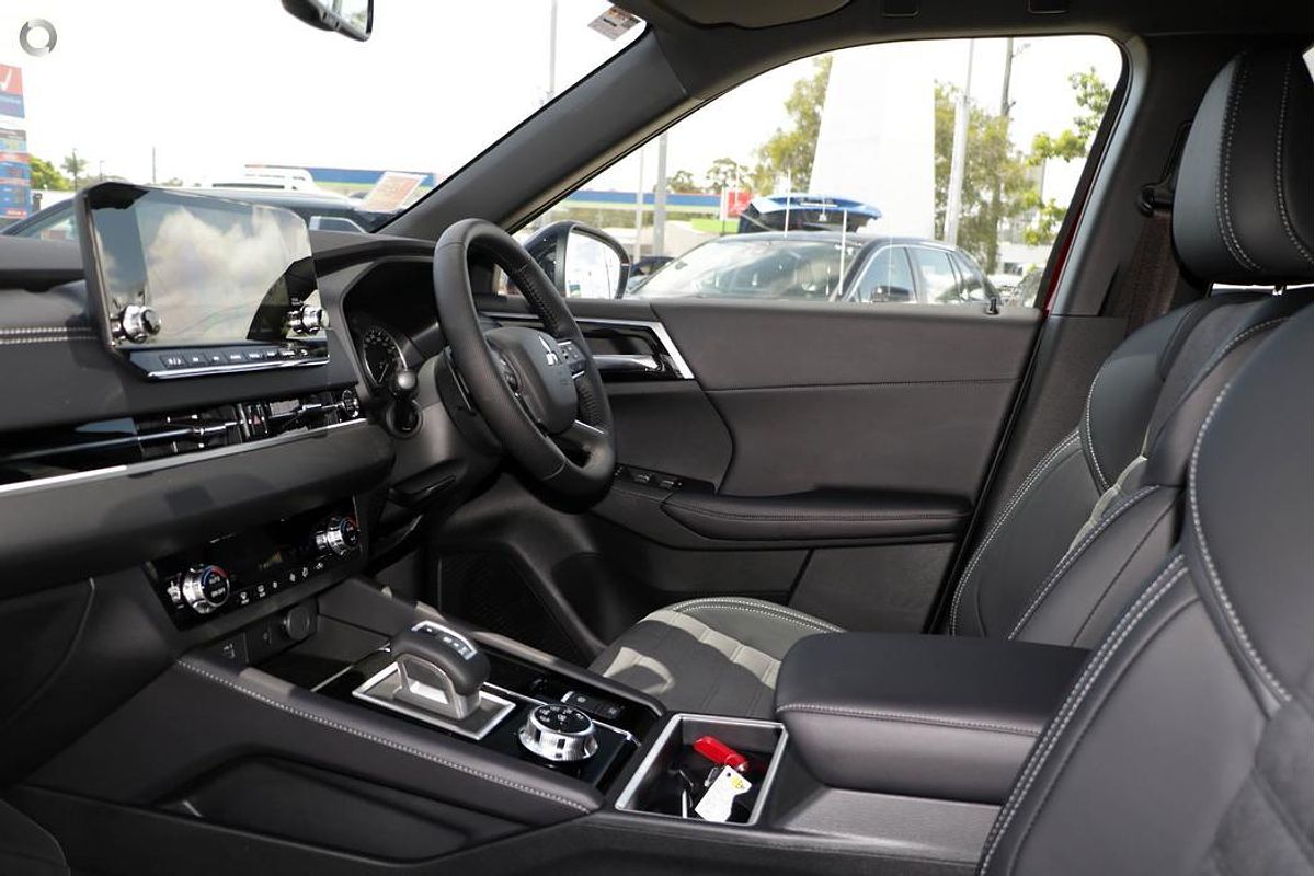 2024 Mitsubishi Outlander LS ZM