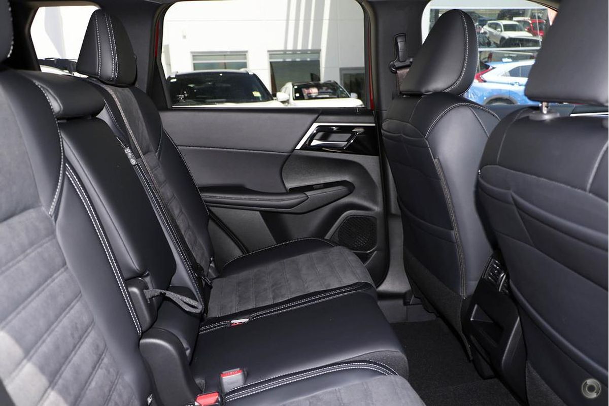 2024 Mitsubishi Outlander LS ZM