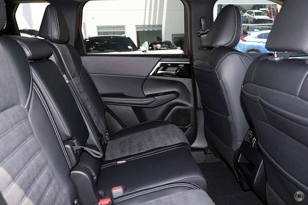2024 Mitsubishi Outlander LS ZM