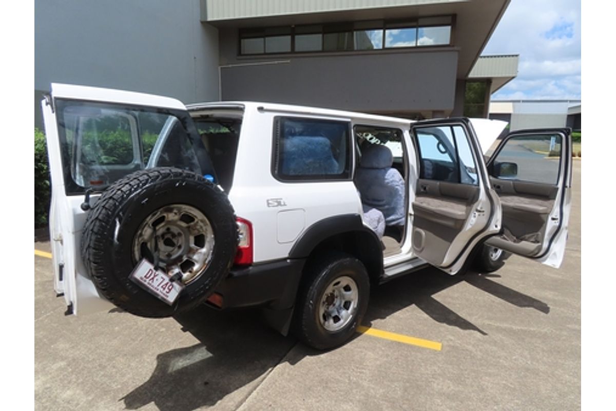 2001 Nissan Patrol ST GU III