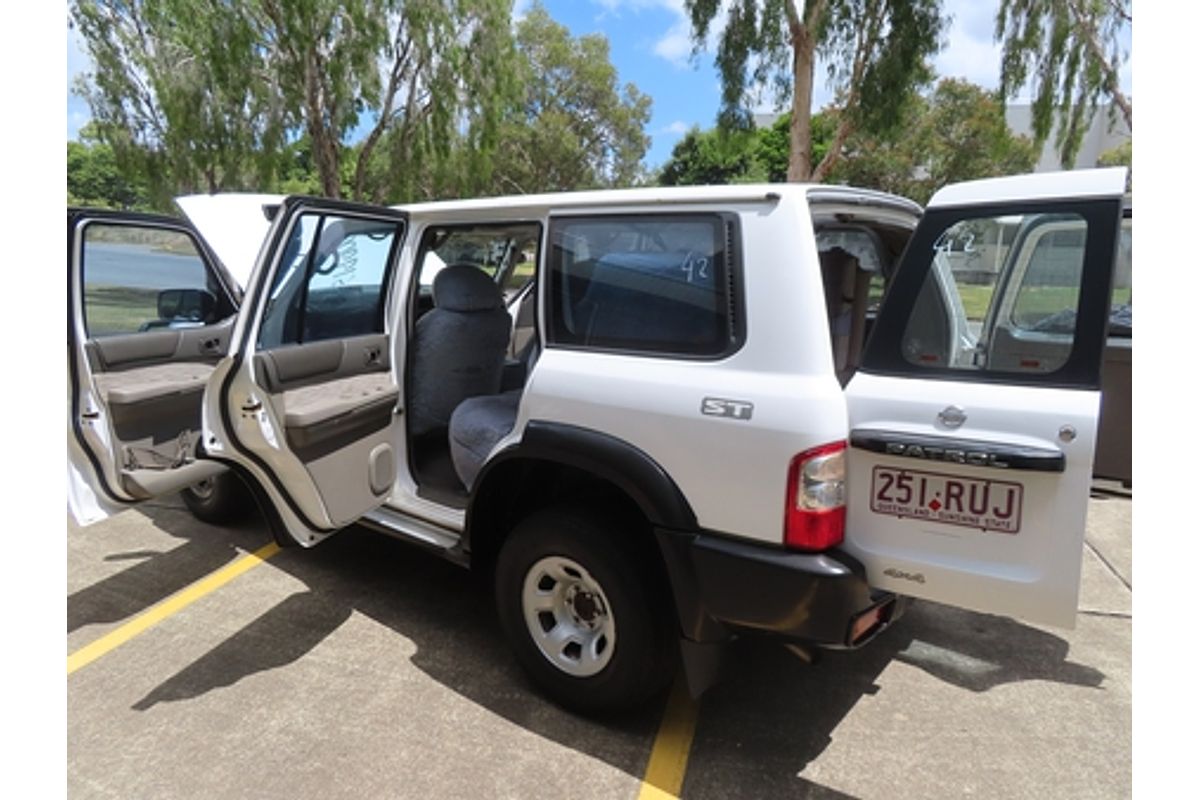 2001 Nissan Patrol ST GU III