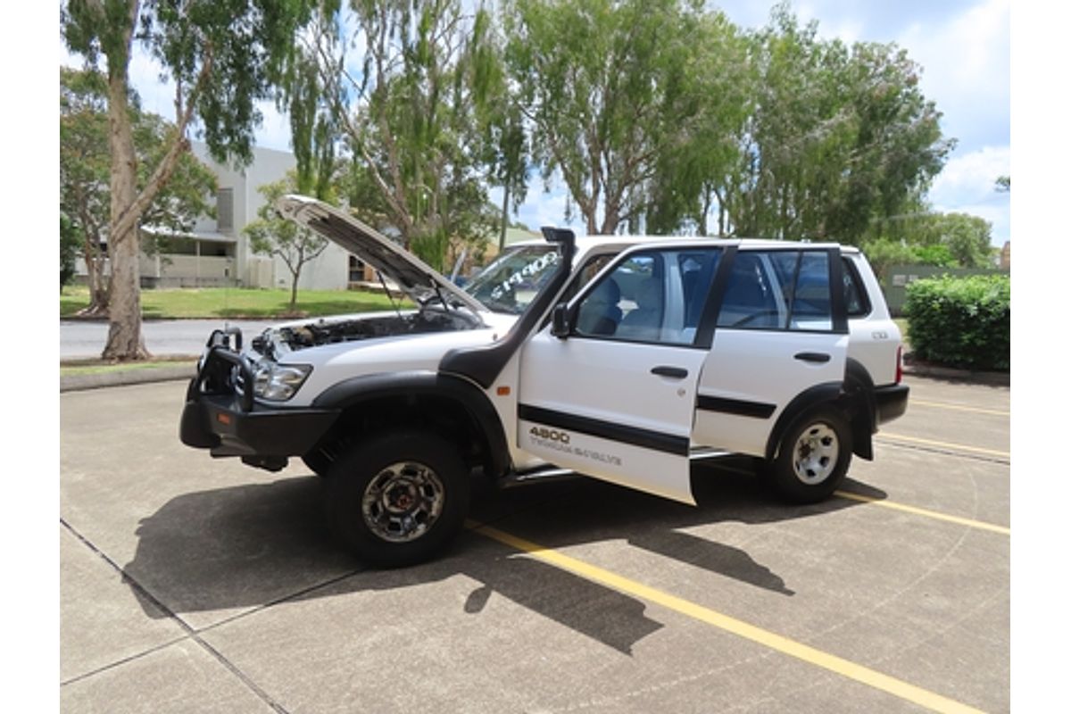 2001 Nissan Patrol ST GU III