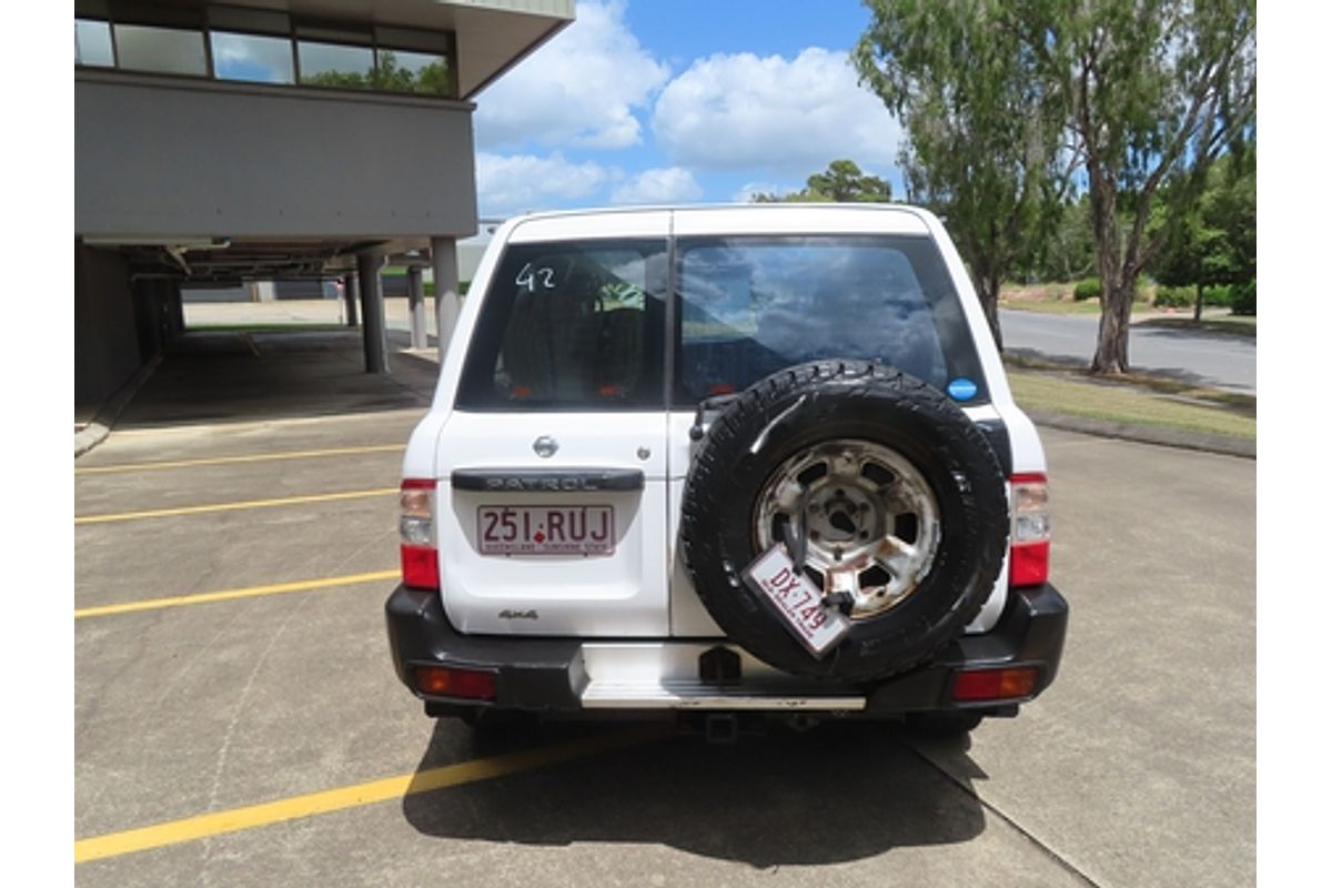 2001 Nissan Patrol ST GU III