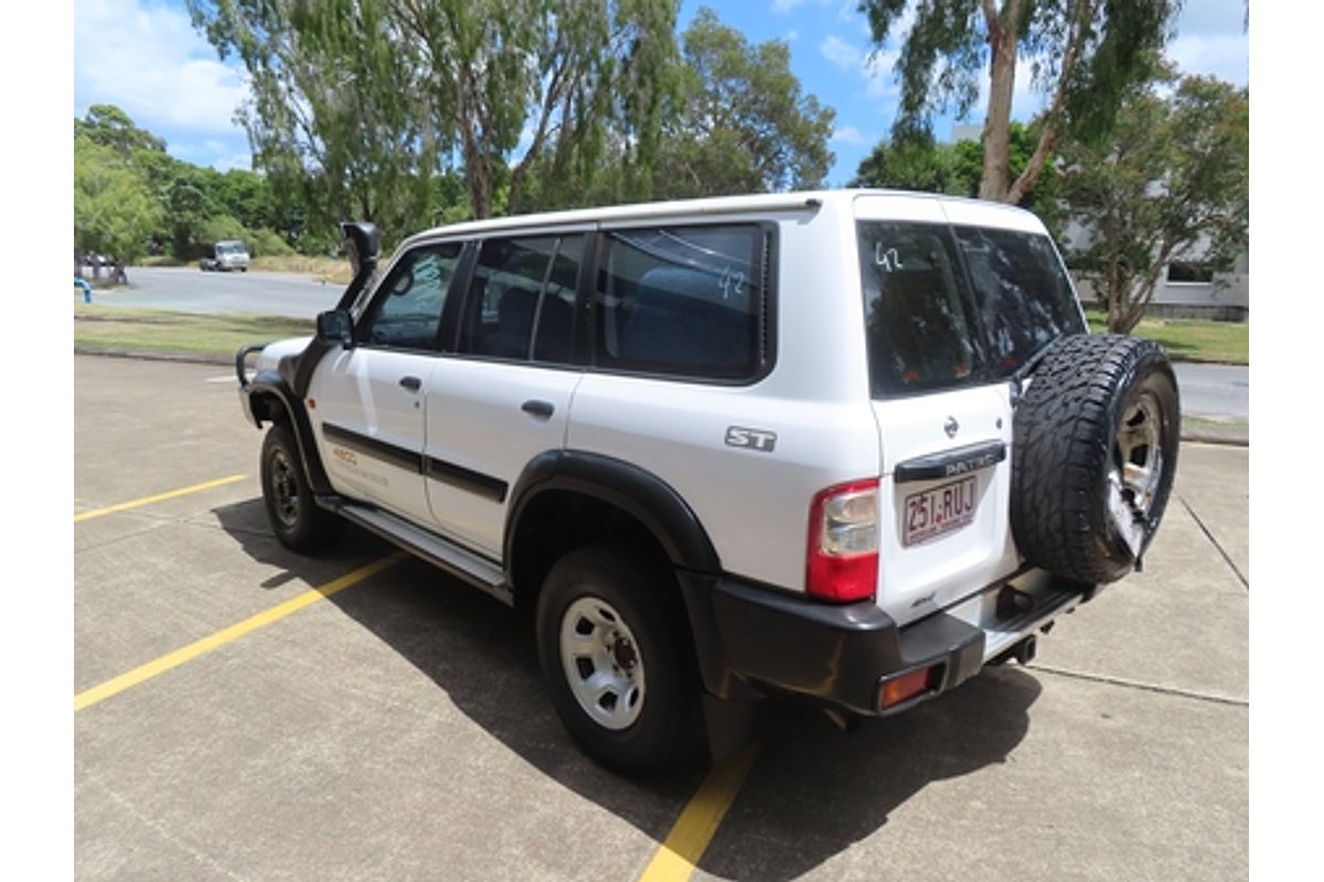 2001 Nissan Patrol ST GU III