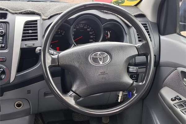 2005 Toyota Hilux SR5 KUN26R 4X4