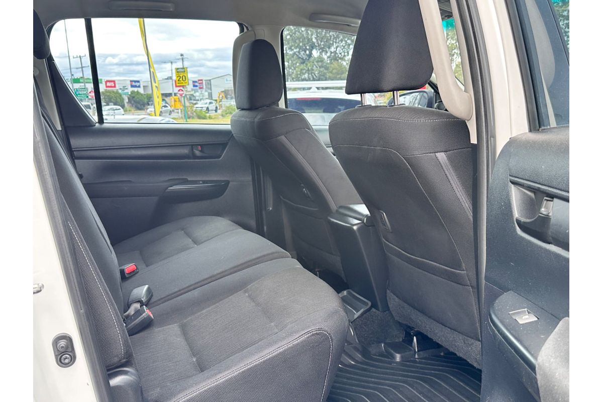 2017 Toyota Hilux SR GUN126R 4X4