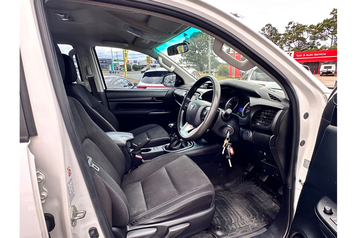 2017 Toyota Hilux SR GUN126R 4X4