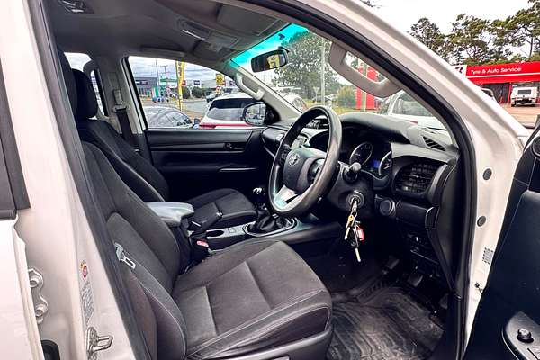 2017 Toyota Hilux SR GUN126R 4X4