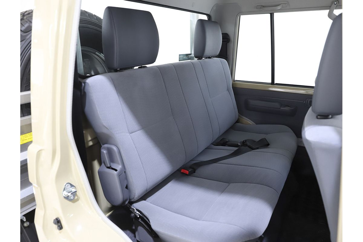 LC Military GXL 4.5L T Diesel Manual Dual Cab Chassis 