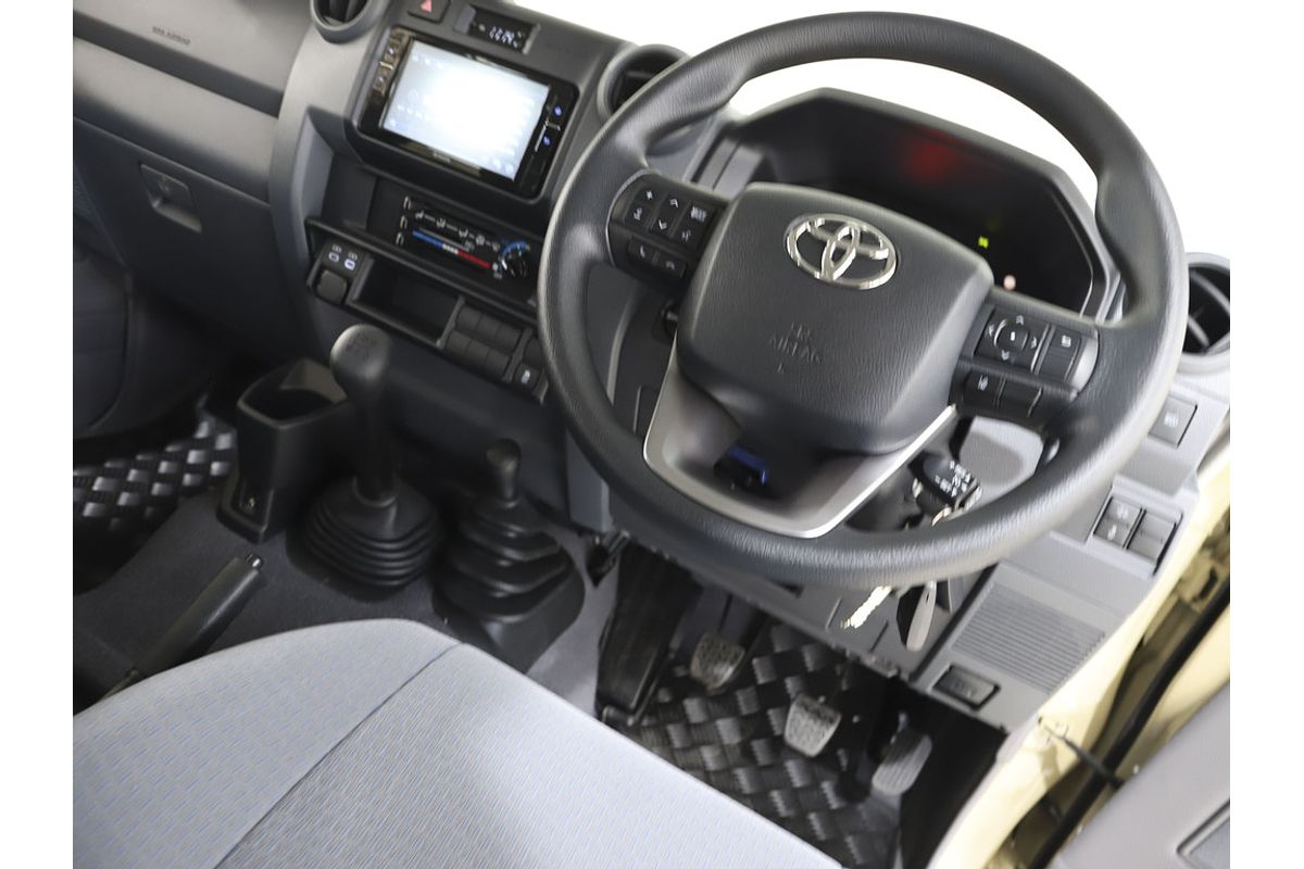LC Military GXL 4.5L T Diesel Manual Dual Cab Chassis 