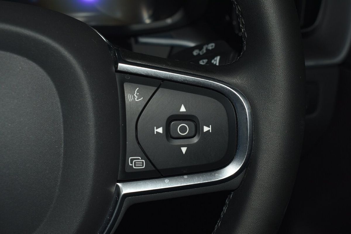 2021 Volvo XC60 B5 Momentum
