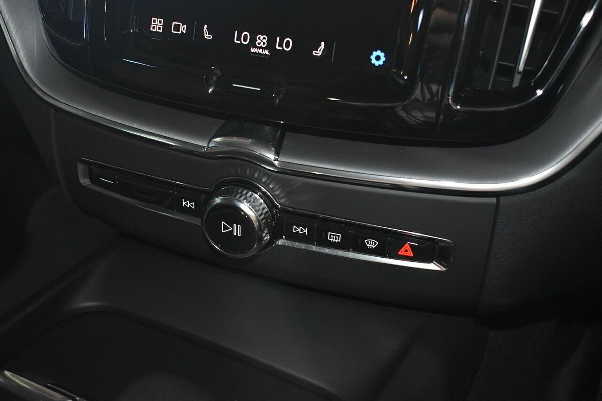 2021 Volvo XC60 B5 Momentum