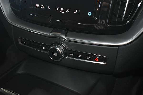 2021 Volvo XC60 B5 Momentum